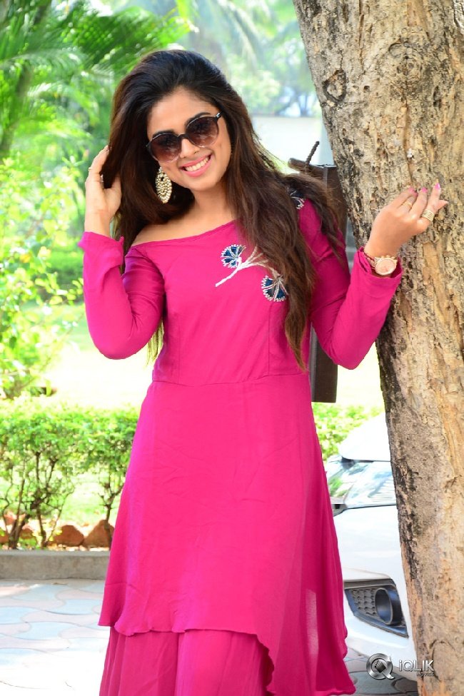 Siddhi-Idnani-New-Photos